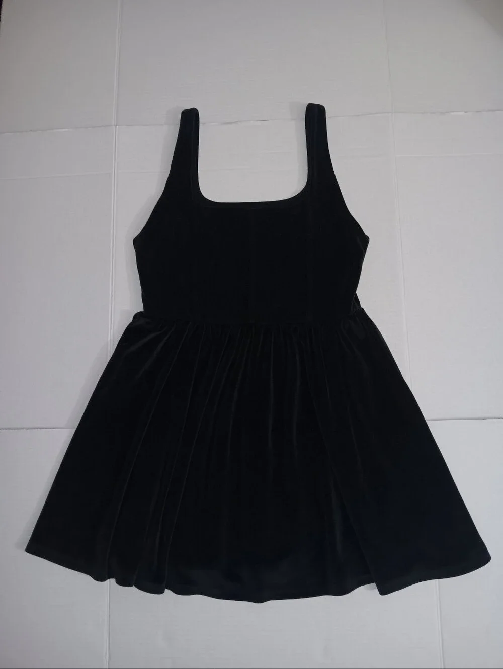AMERICAN EAGLE BLACK VELVET  SQUARE- NECKLINE  SKATER DRESS SIZE MEDIUM